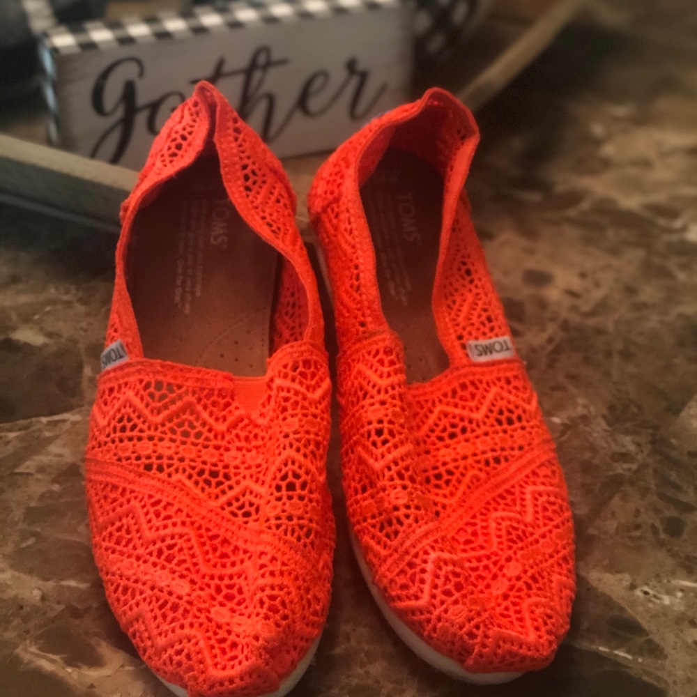 New without box.  Toms women’s shoes size 10